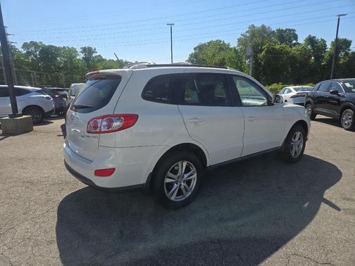Pearl White 2010 Hyundai SANTA FE SE