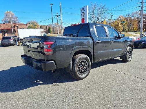 2022 Nissan Frontier S