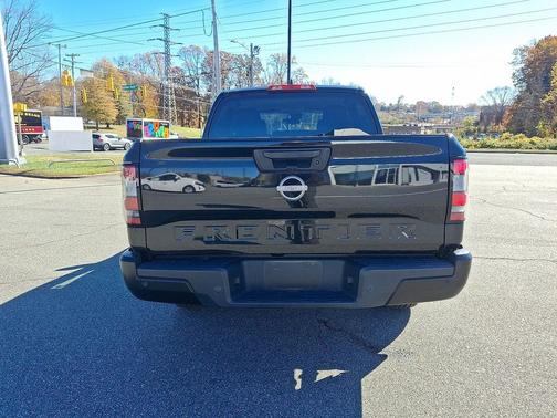 2022 Nissan Frontier S