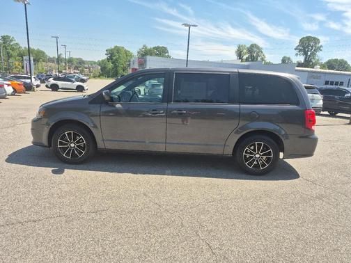 Granite Pearlcoat 2018 Dodge Grand Caravan SXT