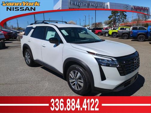 2026 Nissan Pathfinder SL