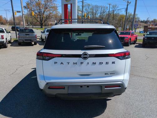 2026 Nissan Pathfinder SL