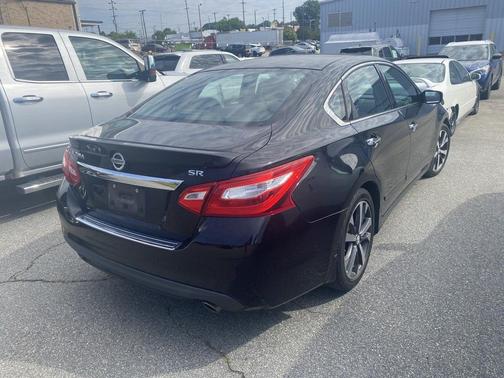 Super Black 2016 Nissan Altima 2.5 SR
