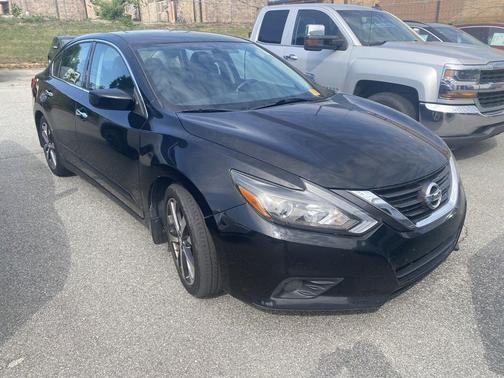 Super Black 2016 Nissan Altima 2.5 SR