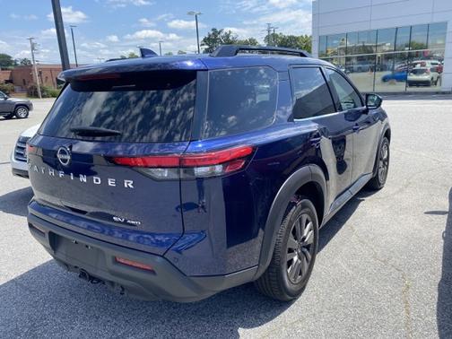 2022 Nissan Pathfinder SV