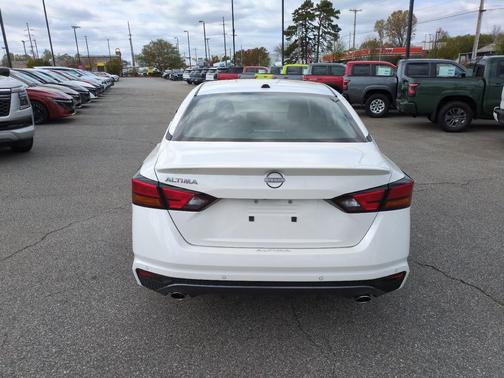 2026 Nissan Altima SV FWD