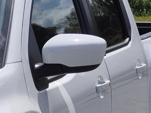 GLACIER WHT 2026 Nissan Frontier SV