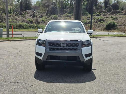 GLACIER WHT 2026 Nissan Frontier SV