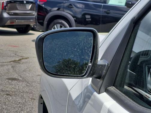 GLACIER WHT 2026 Nissan Frontier SV