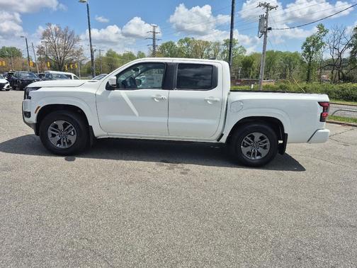 GLACIER WHT 2026 Nissan Frontier SV