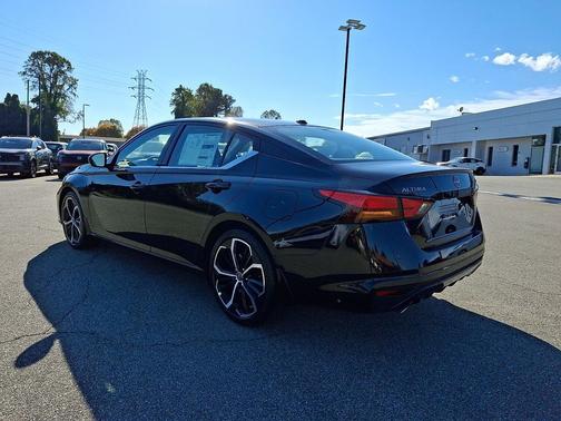 2025 Nissan Altima SR FWD