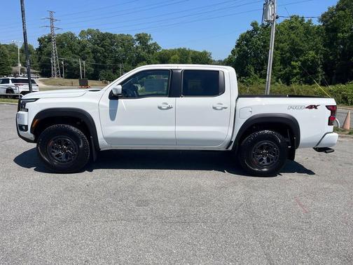 Glacier Wht 2026 Nissan Frontier PRO-4X