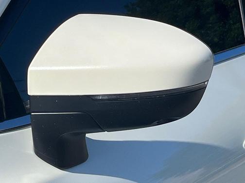 Pearl White Tricoat 2024 Nissan Pathfinder SL 4WD