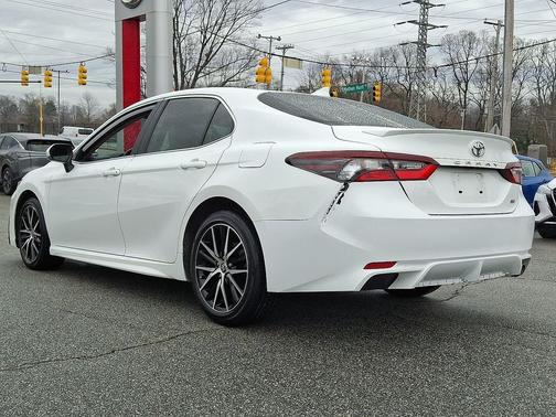 2022 Toyota Camry SE