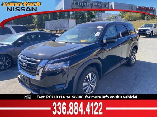 2023 Nissan Pathfinder SL