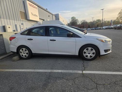 Oxford White 2015 Ford Focus S