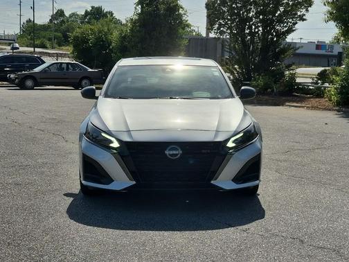 Brilliant Silver Metallic 2023 Nissan Altima SR FWD