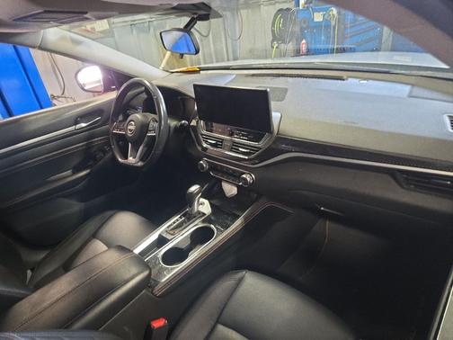 Brilliant Silver Metallic 2023 Nissan Altima SR FWD