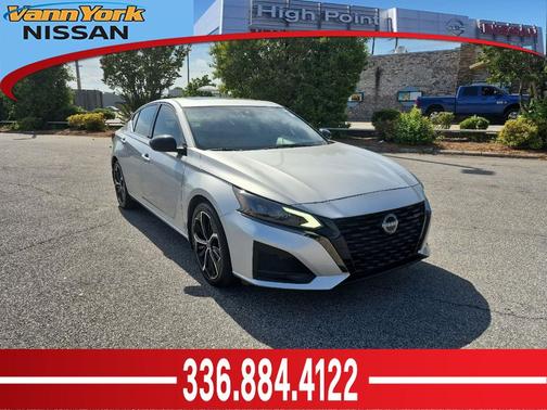 Brilliant Silver Metallic 2023 Nissan Altima SR FWD