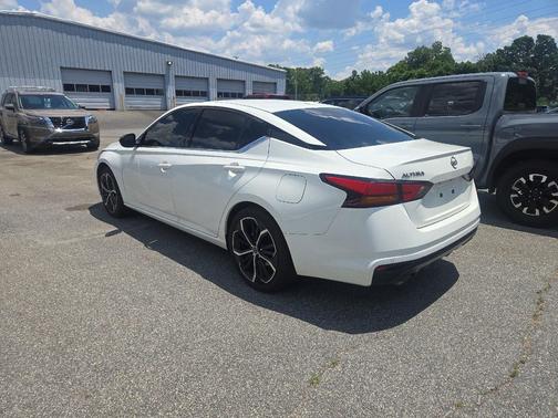 Glacier White 2025 Nissan Altima SR FWD