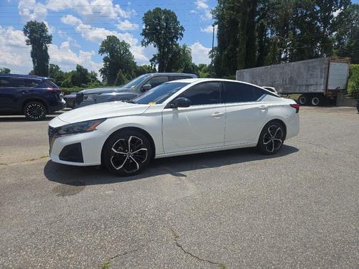 Glacier White 2025 Nissan Altima SR FWD