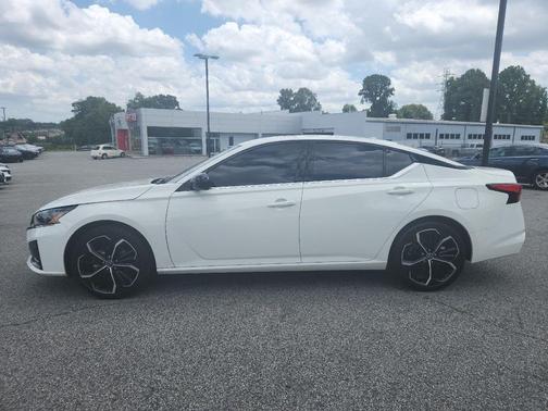 Glacier White 2025 Nissan Altima SR FWD