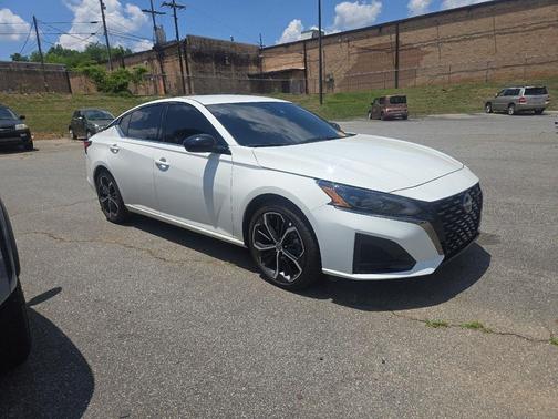 Glacier White 2025 Nissan Altima SR FWD