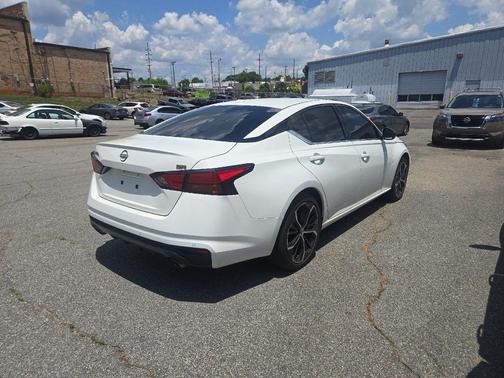 Glacier White 2025 Nissan Altima SR FWD