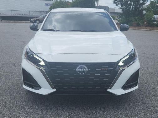 Glacier White 2025 Nissan Altima SR FWD