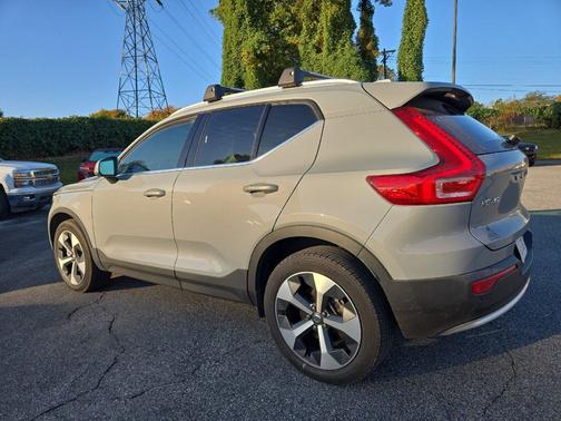 Vapour Grey Metallic 2025 Volvo XC40 B5 Core Bright Theme