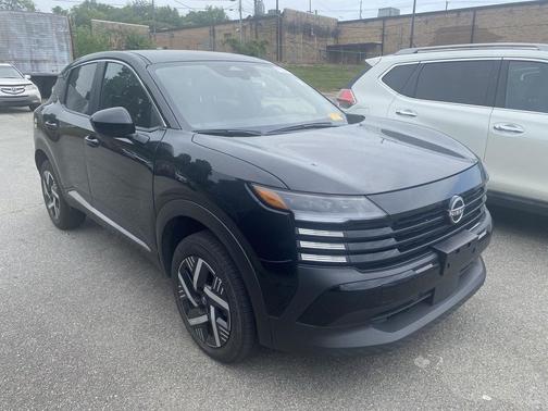 Super Black 2025 Nissan Kicks SV