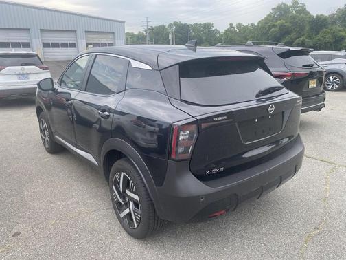 Super Black 2025 Nissan Kicks SV