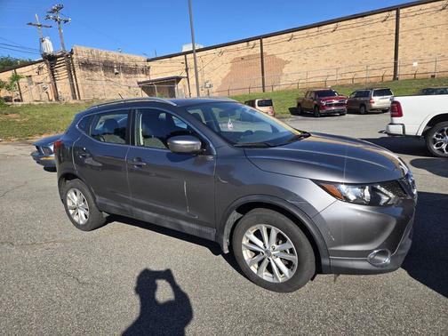Gun Metallic 2017 Nissan Rogue Sport SV