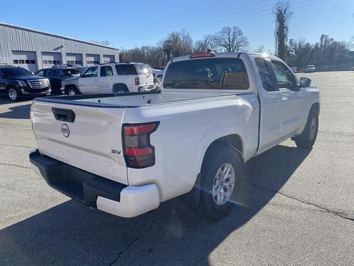 2024 Nissan Frontier SV