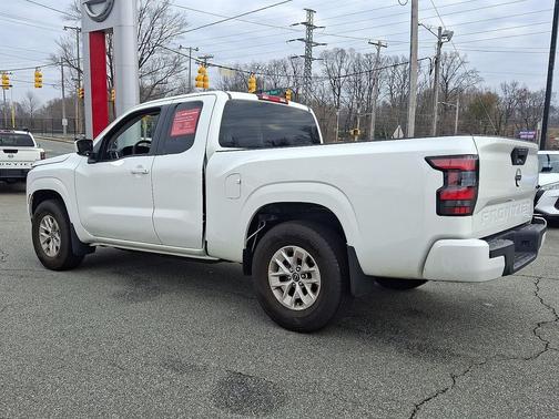 2024 Nissan Frontier SV