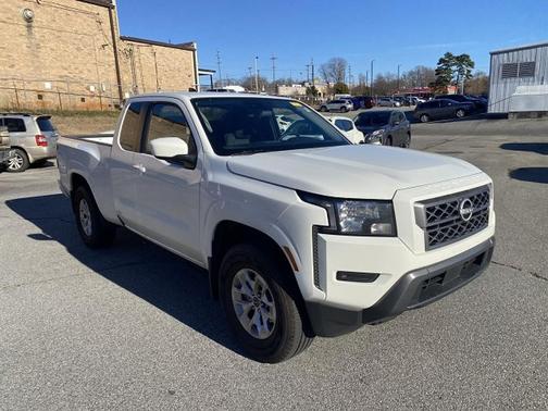 2024 Nissan Frontier SV