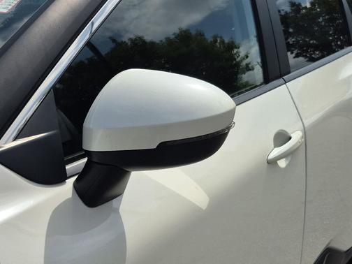 Pearl White Tricoat 2022 Nissan Rogue SV