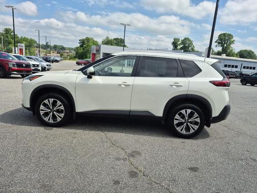 Pearl White Tricoat 2022 Nissan Rogue SV