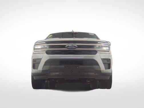 Iconic Silver Metallic 2024 Ford Expedition Max XLT