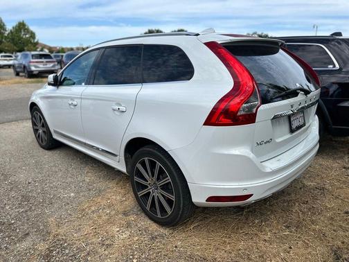 Ice White 2017 Volvo XC60 T5 Inscription