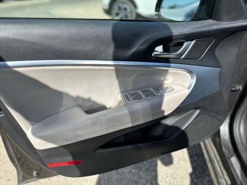 2023 Genesis G70 2.0T RWD