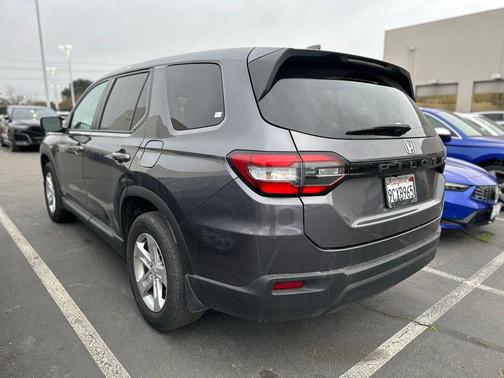 2023 Honda Pilot 2WD LX