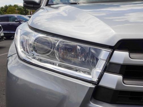 Celestial Silver Metallic 2017 Toyota Highlander XLE