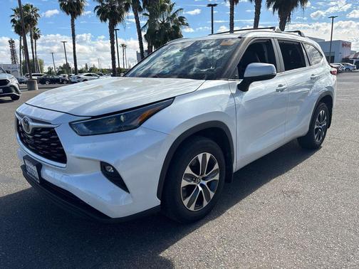 Wind Chill Pearl 2023 Toyota Highlander XLE