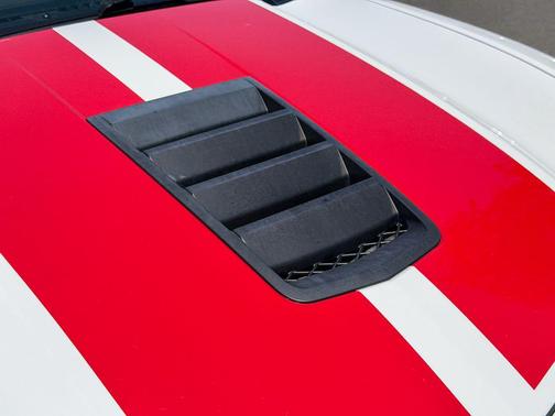 Summit White 2015 Chevrolet Camaro 2SS