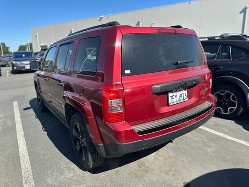 Deep Cherry Red Crystal Pearlcoat 2014 Jeep Patriot Altitude