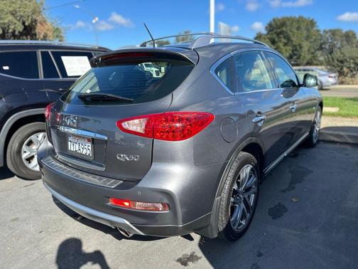 2017 INFINITI QX50 Base