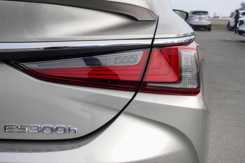2020 Lexus ES 300h Base