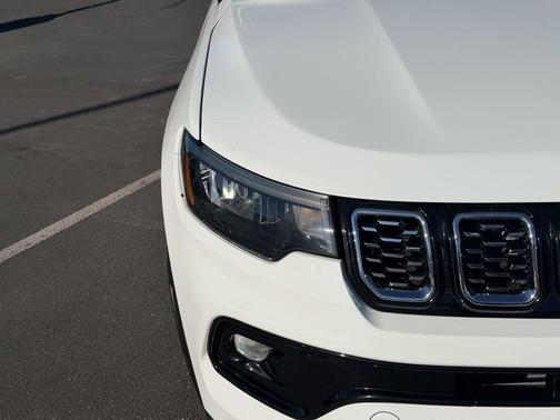 Bright White Clearcoat 2024 Jeep Compass Limited