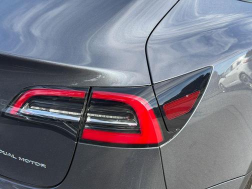 Midnight Silver Metallic 2022 Tesla Model 3 Long Range